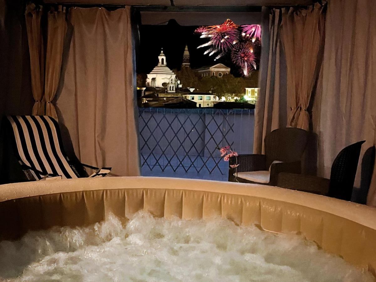 Colosseum House - Private Rooftop, Jacuzzi Hot Tub & View Appartamento Roma